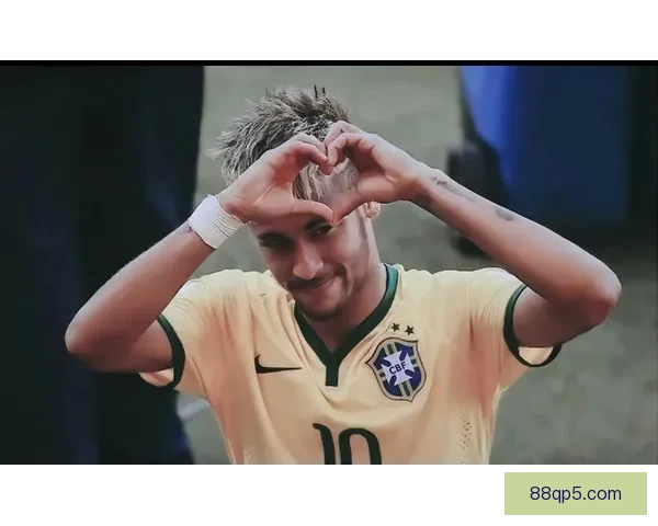 以给面内马尔接受土耳其美女球员采访盛赞居莱尔世界最佳中场